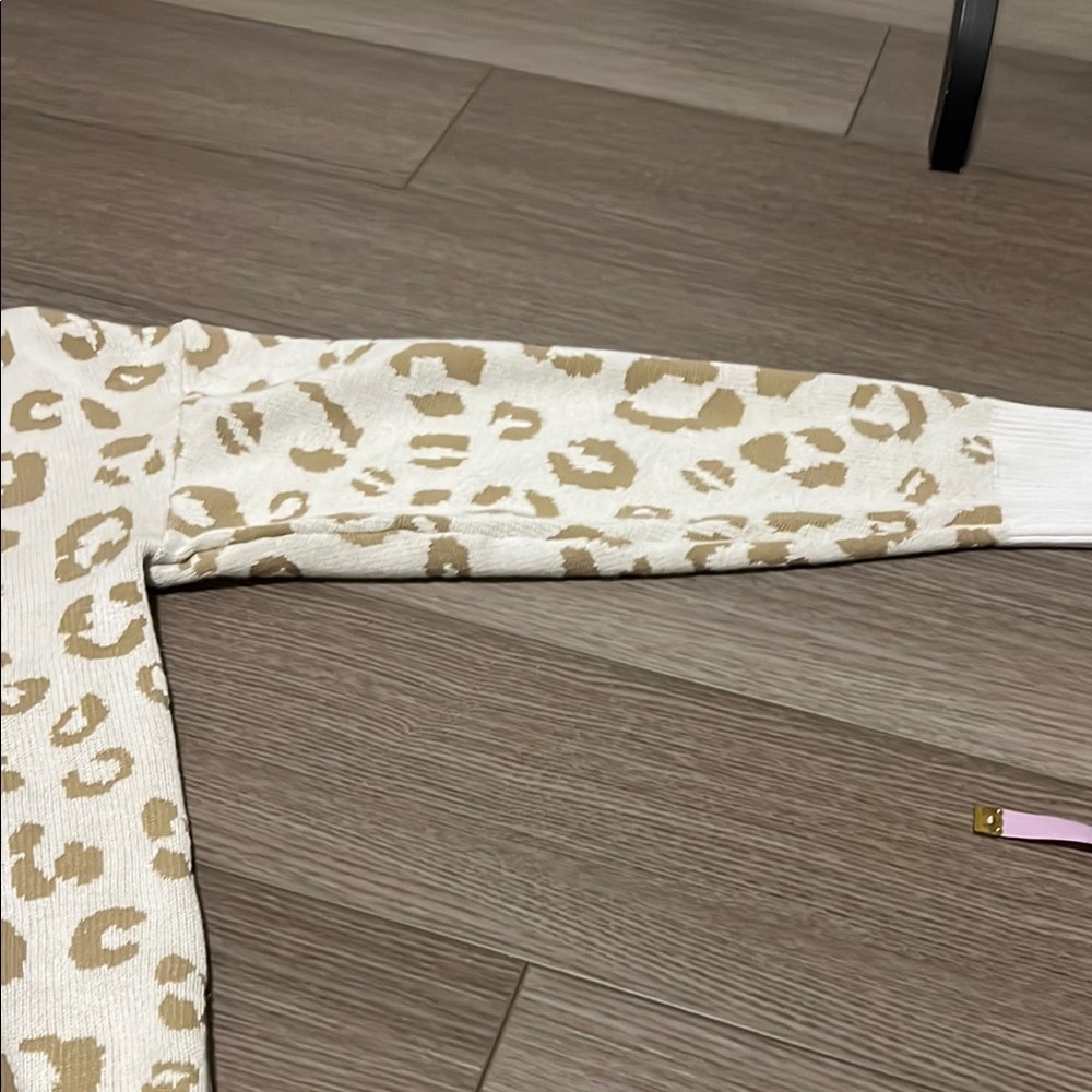 Leopard Print Sweater - Picture 2 of 5